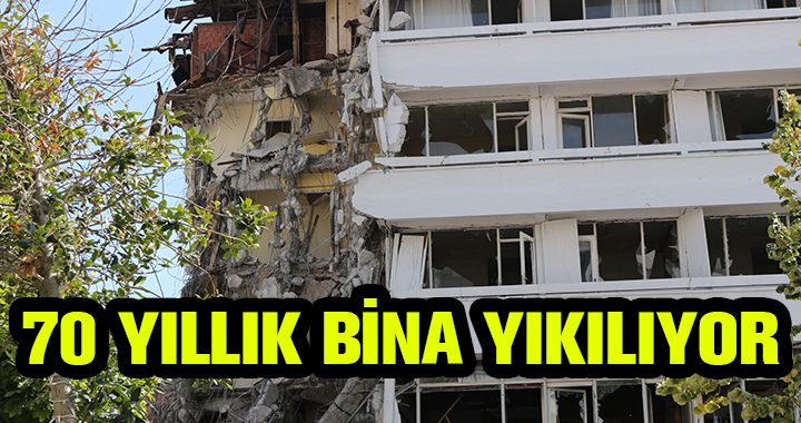 70 YILLIK BİNA YIKILDI