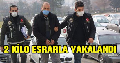 İKİ KİLO ESRARLA YAKALANDI