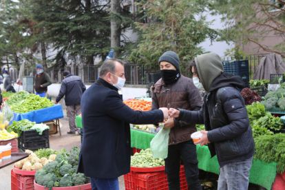 BAŞKAN ÖZCAN'DAN KANDİL İKRAMI