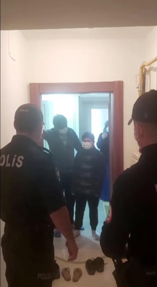 İZOLASYONDAKİ AİLEYE POLİSLERDEN SÜRPRİZ