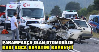 Ciple çarpışan otomobilin hurdaya döndüğü kazada 2 kişi öldü, 4 kişi yaralandı