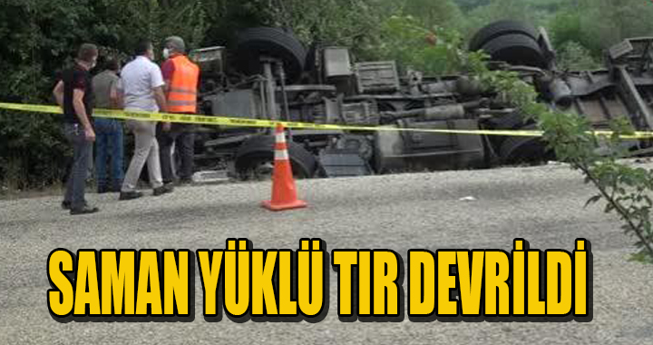SAMAN YÜKLÜ TIR DEVRİLDİ