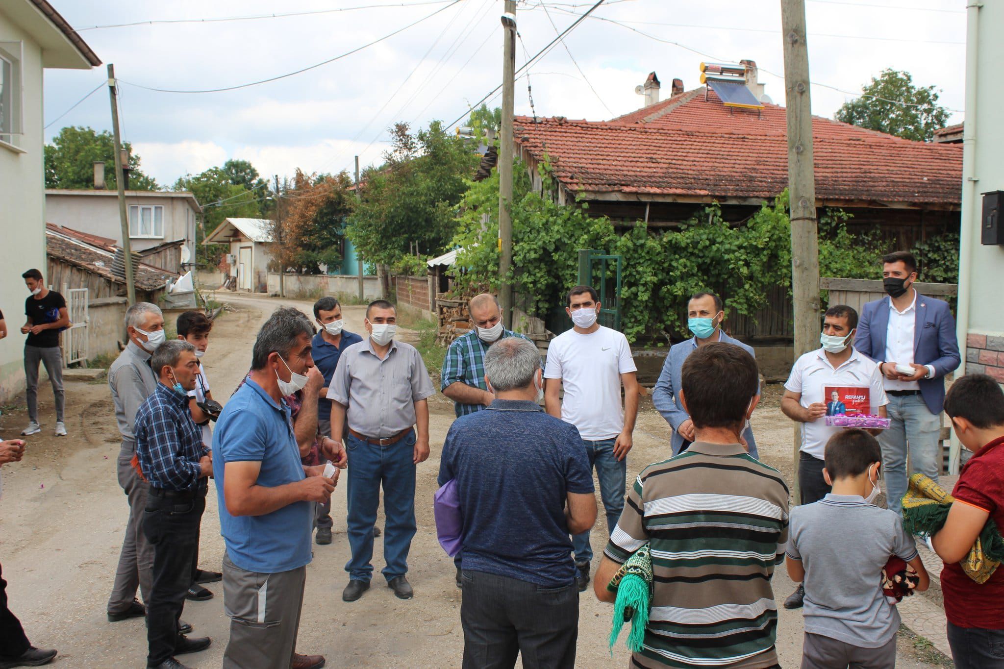 YENİDEN REFAH’TAN YANGINZEDE AİLEYE ZİYARET