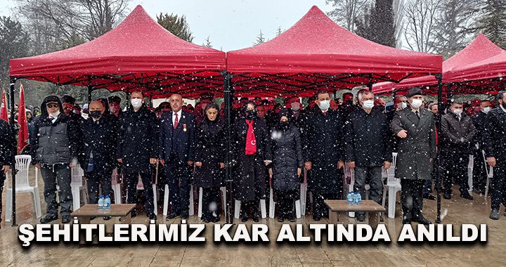 Şehitler kar yağışı altında dualarla anıldı