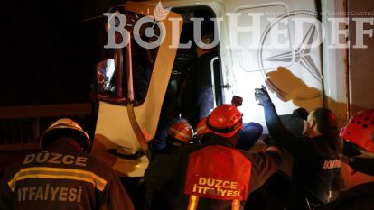 Yaralanan tır ve kamyon sürücüleri hastaneye kaldırıldı