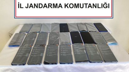 YOLCU OTOBÜSÜNDE 25 KAÇAK TELEFON ELE GEÇİRİLDİ