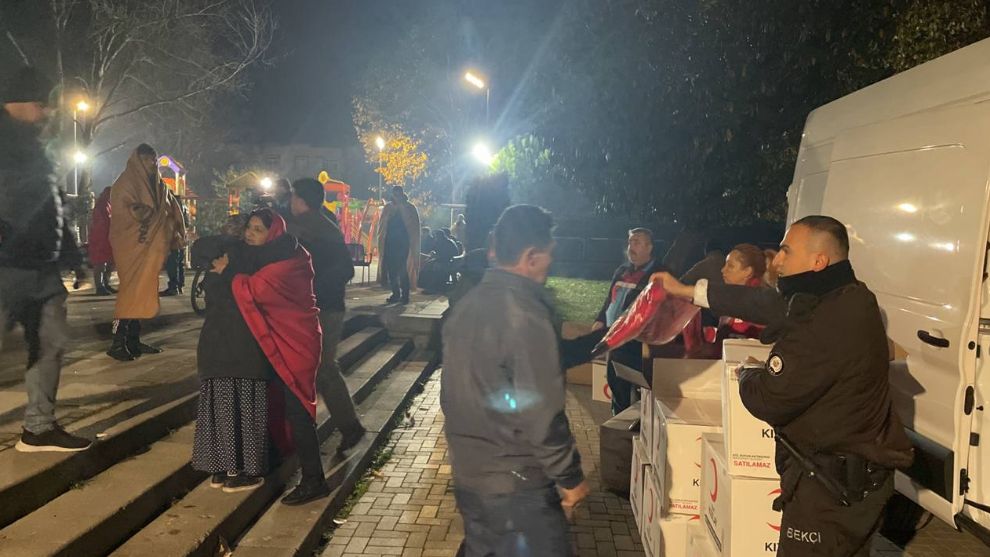 DÜZCE'DE  5.9 BÜYÜKLÜĞÜNDE DEPREM