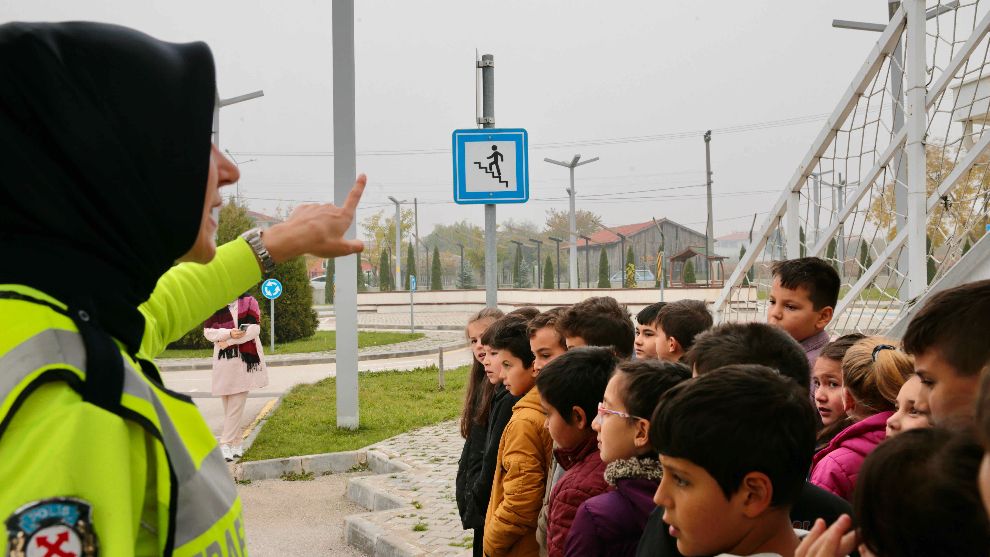 ''TRAFİK DEDEKTİFLERİ''  ÇOCUKLAR EĞİTİM PARKURUNDA