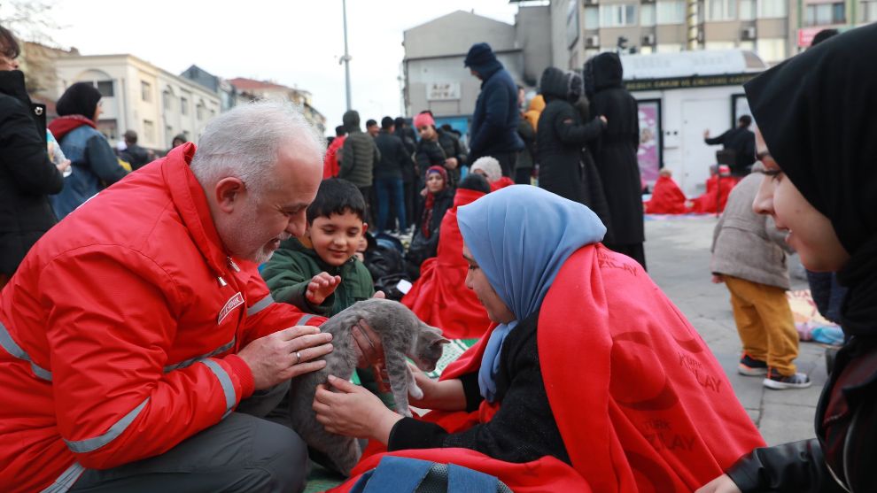 TÜRK KIZILAY'I DÜZCE'DE VATANDAŞLARA YARDIM ELİNİ UZATTI