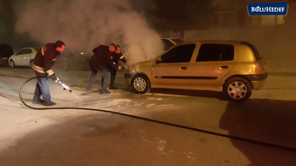 SEYİR HALİNDEKİ OTOMOBİLDE YANGIN ÇIKTI