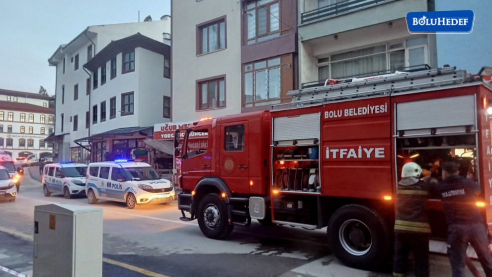 BOLU'DA YANGIN ÇIKAN APARTMANDA MAHSUR KALAN 6 KİŞİ KURTARILDI