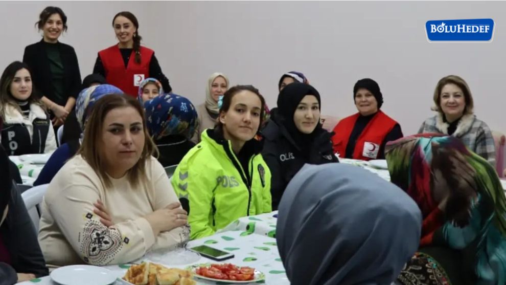 ENGELLİ ANNELERİYLE BULUŞTU
