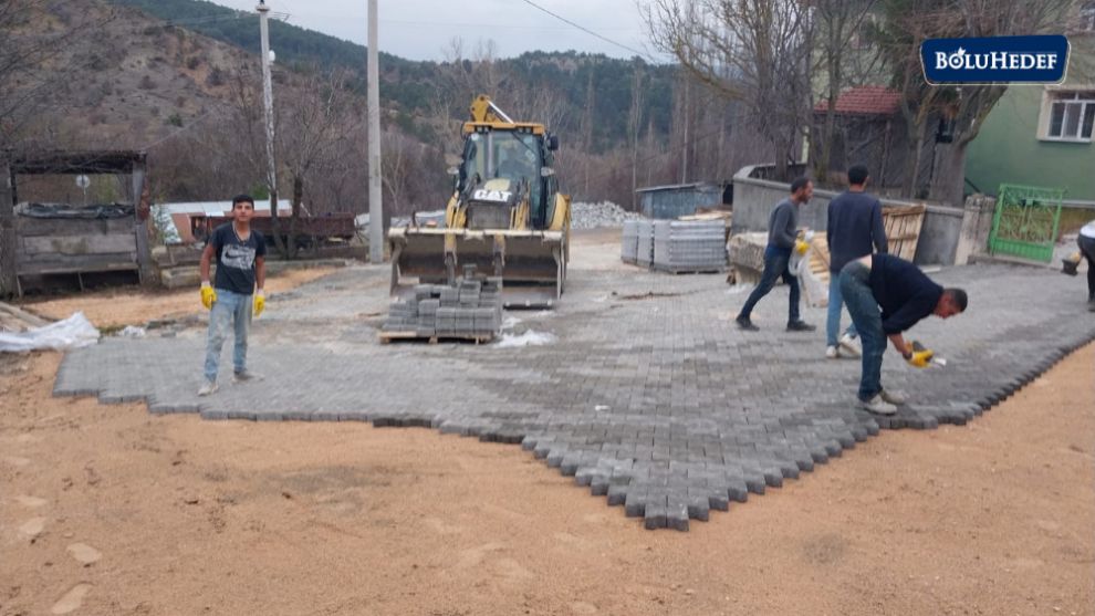 MUDURNU'DA KÖYLERE 180 BİN METREKARE KİLİTLİ PARKE TAŞI DÖŞENDİ