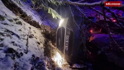 BOLU'DA ŞARAMPOLE DEVRİLEN KAMYONETİN SÜRÜCÜSÜ YARALANDI