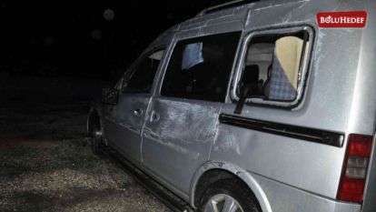 KAYGANLAŞAN YOLDA KONTROLDEN ÇIKAN HAFİF TİCARİ ARAÇ DEVRİLDİ:2 YARALI