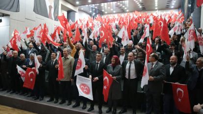 MHP'DE 1351 YENİ ÜYEYE ROZET TAKILDI
