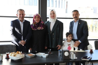 TANJU ÖZCAN ÇIKINLAR MAHALLESİ'NDEKİ KADINLARIN TALEPLERİNİ DİNLEDİ