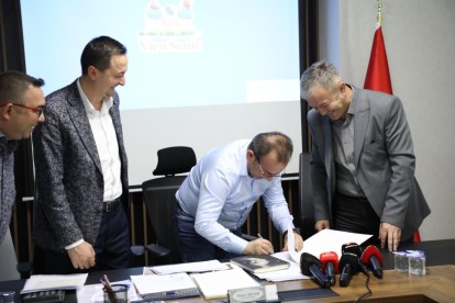 BELEDİYEDE MAAŞLARA YÜZDE 105 ZAM