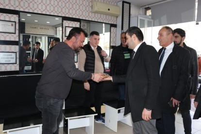 İYİ PARTİ ESNAF VE VATANDAŞA KANDİL SİMİDİ İKRAM ETTİ