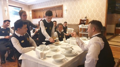 OTELLERDE ÇALIŞAN PERSONELLERE EĞİTİM VERİLDİ