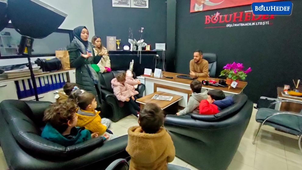 ÖZEL ELMA KURDU ÖĞRENCİLERİ GAZETECİLER GÜNÜNÜ UNUTMADI