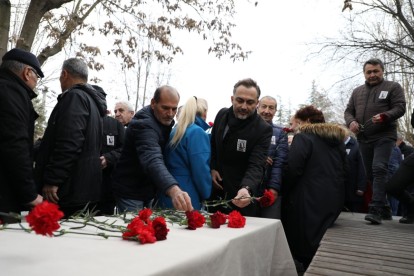 UĞUR MUMCU BOLU'DA KARANFİLLERLE ANILDI