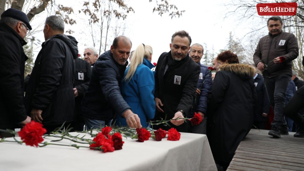UĞUR MUMCU BOLU'DA KARANFİLLERLE ANILDI