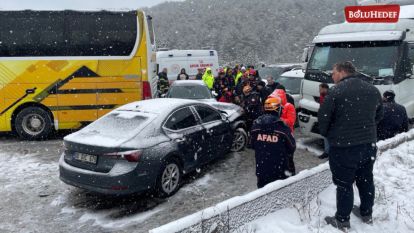 6 ARACIN KARIŞTIĞI KAZADA 5 KİŞİ YARALANDI
