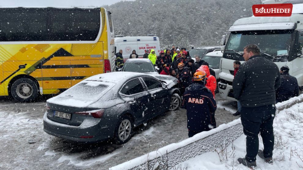 6 ARACIN KARIŞTIĞI KAZADA 5 KİŞİ YARALANDI