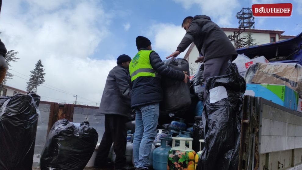 DEPREM BÖLGESİNE 2 TIR YARDIM MALZEMESİ GÖNDERİLDİ