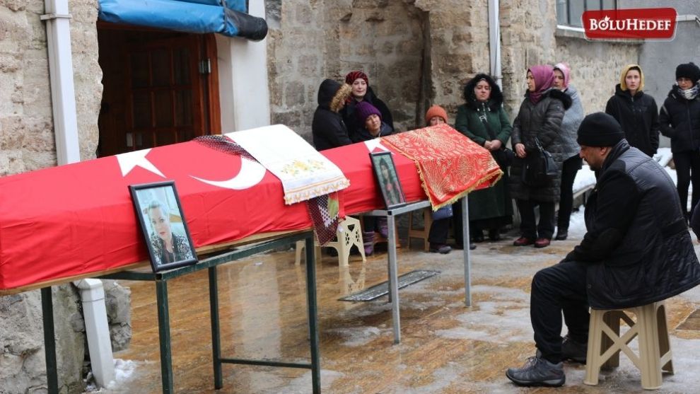 DEPREMDE ÖLEN ANNE KIZ MUDURNU'DA TOPRAĞA VERİLDİ