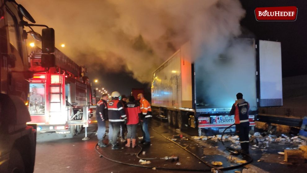 DEPREMZEDELERE YARDIM TAŞIYAN TIRDA ÇIKAN YANGIN SÖNDÜRÜLDÜ