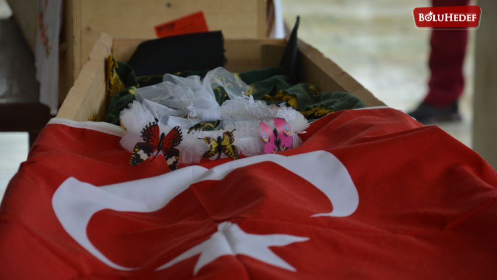 HATAY'DA DEPREMDE HAYATINI KAYBEDEN AYNI AİLEDEN 3 KİŞİNİN CENAZESİ BOLU'DA TOPRAĞA VERİLDİ