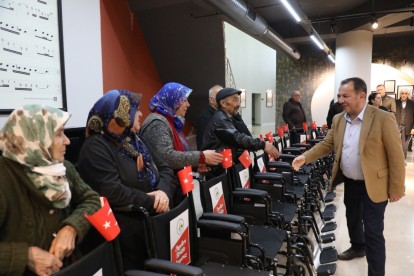 BOLU BELEDİYESİ'NDEN  25 ENGELLİ BİREYE BAYRAM HEDİYESİ