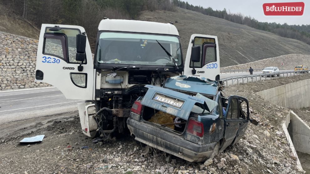 TANKERLE ÇARPIŞAN OTOMOBİLDEKİ ÇİFT ÖLDÜ