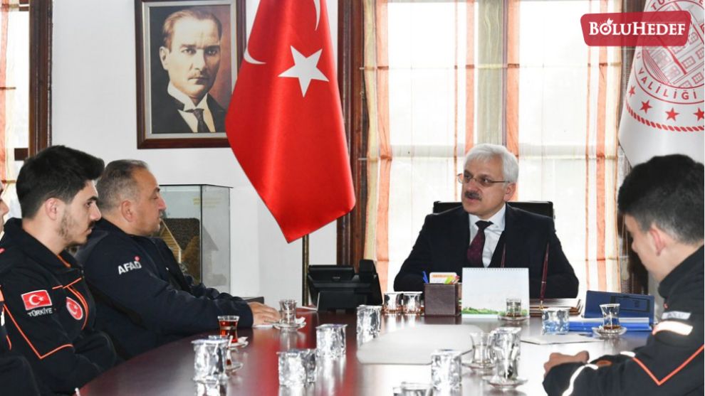 VALİ KILIÇ DEPREM BÖLGESİNDEN GELEN AFAD EKİBİ İLE BİR ARAYA GELDİ