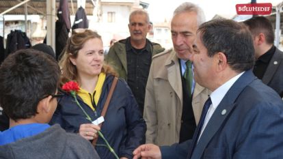 AHMET ÖRNEKBAŞ'TAN SEBENLİ KADINLARA KARANFİL