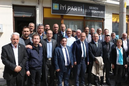 AHMET ÖRNEKBAŞ'TAN SEBENLİ KADINLARA KARANFİL