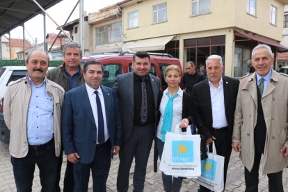 AHMET ÖRNEKBAŞ'TAN SEBENLİ KADINLARA KARANFİL