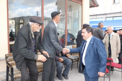 AHMET ÖRNEKBAŞ'TAN SEBENLİ KADINLARA KARANFİL