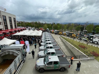 BAKAN YARDIMCISI TİRYAKİ, ARAÇ TAHSİS TÖRENİNE KATILDI