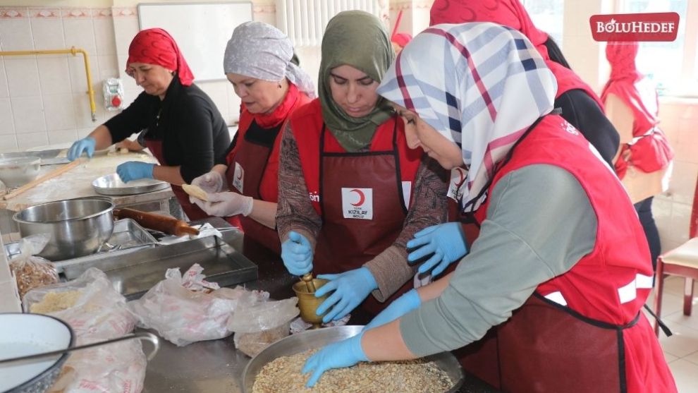 DEPREMZEDE KADINLARDAN BAYRAM TATLISI