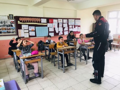ÖĞRENCİLERE TRAFİK EĞİTİMİ VERİLDİ