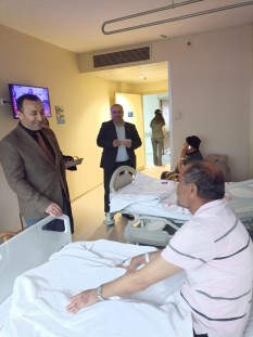 SADETTİN BASKIN SAĞLIK ÇALIŞANLARI VE HASTALARI ZİYARET ETTİ