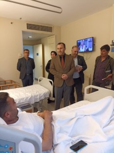 SADETTİN BASKIN SAĞLIK ÇALIŞANLARI VE HASTALARI ZİYARET ETTİ