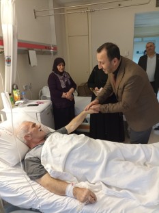 SADETTİN BASKIN SAĞLIK ÇALIŞANLARI VE HASTALARI ZİYARET ETTİ