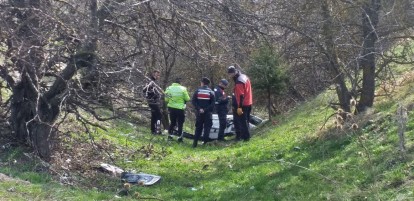 ŞARAMPOLE DEVRİLEN OTOMOBİLİN SÜRÜCÜSÜ YARALANDI