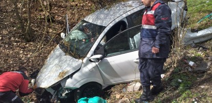 ŞARAMPOLE DEVRİLEN OTOMOBİLİN SÜRÜCÜSÜ YARALANDI