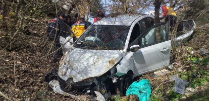 ŞARAMPOLE DEVRİLEN OTOMOBİLİN SÜRÜCÜSÜ YARALANDI