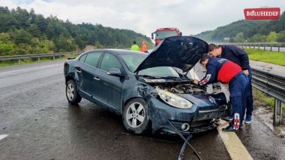 TIRLA OTOMOBİLİN ÇARPIŞTIĞI KAZADA 3 KİŞİ YARALANDI